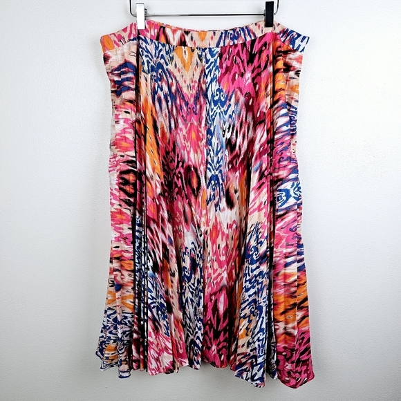 Chico's Vibrant Printed Pleated Skirt NWT - Picture 6 of 10